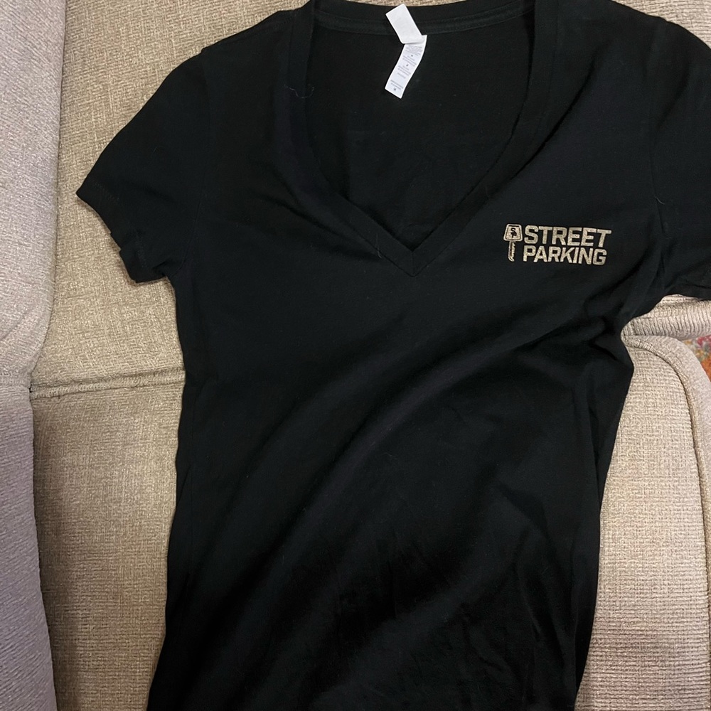 size M woman’s Street Parking T